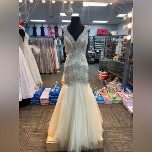 TONY BOWLS FORMALS 114530 SZ-8 CHAMPAGNE DETAILED MERMAID /PROM/FORMAL GOWN